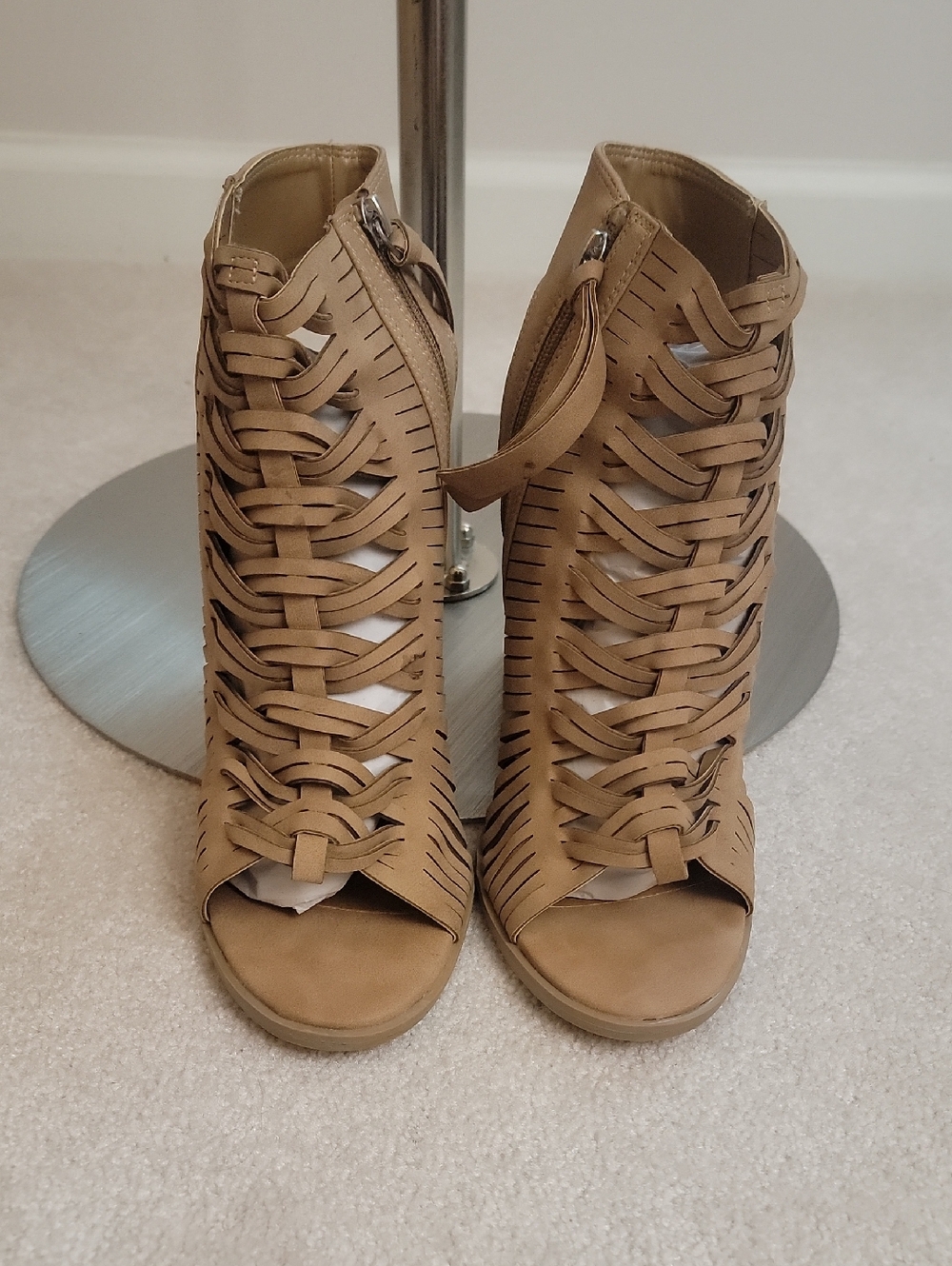 NWOT dv - dolce vita strappy sandals, side zippers